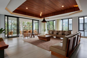 Atsuka Hill View Villa 8 bedrooms with a private heated swimming pool